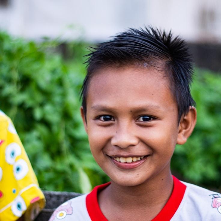 Sam Lee, Client Relations Director, discussing corporate gifting strategy with business clients